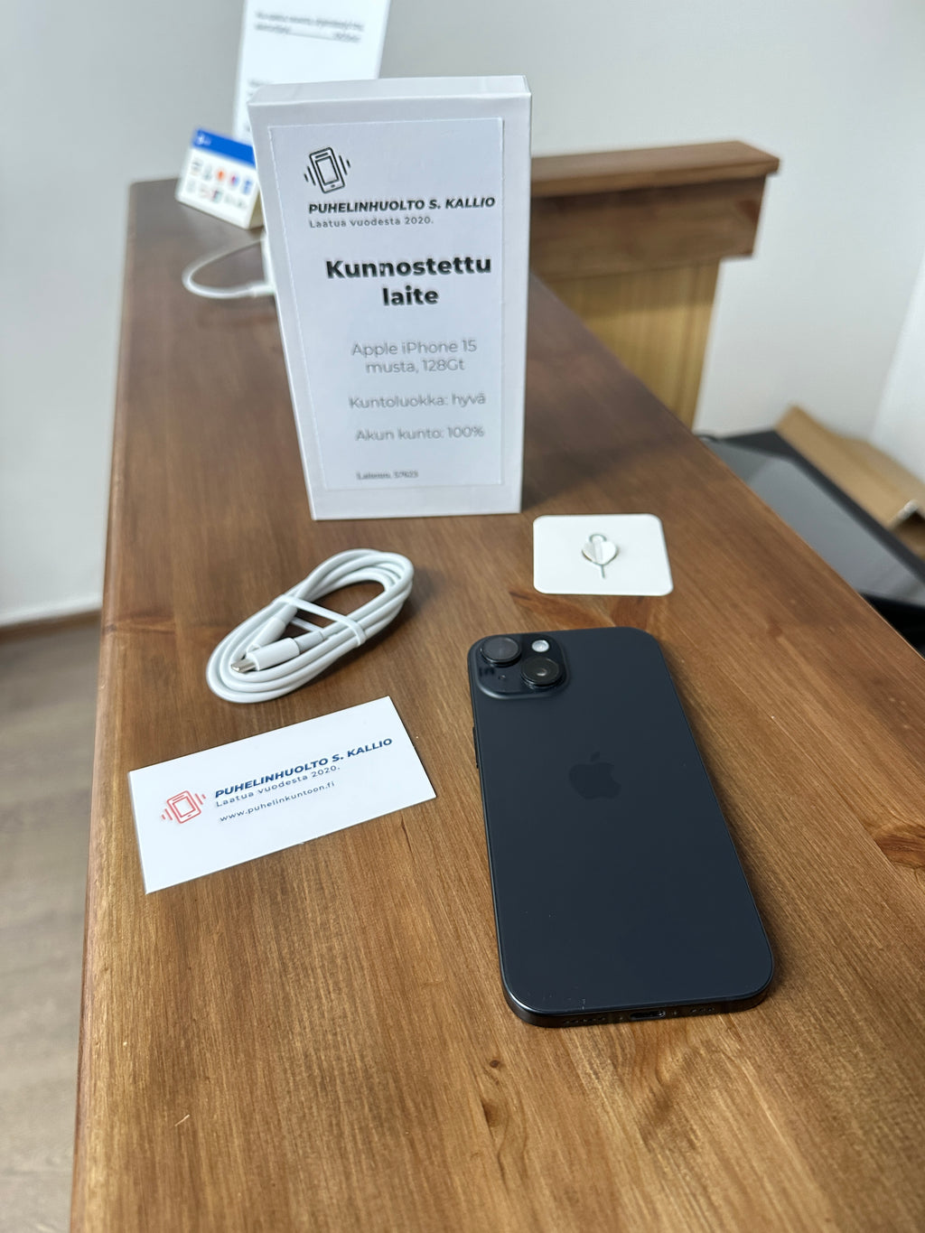 Apple iPhone 15, 128Gt, musta, hyvä